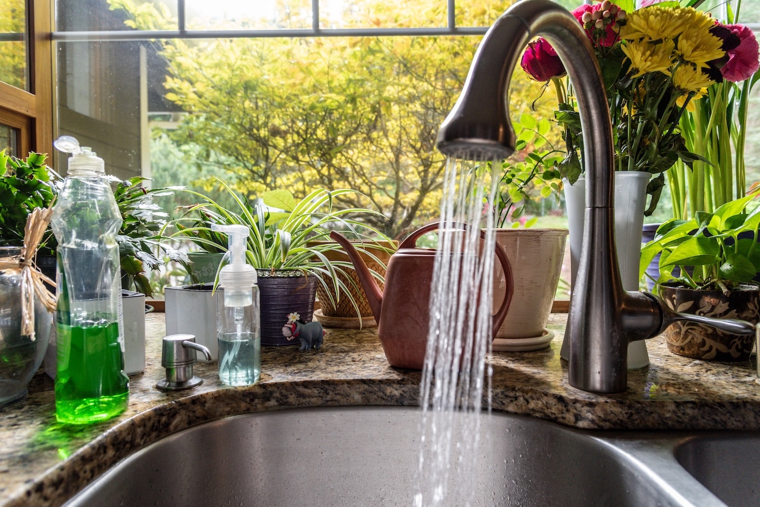 how to fix a leaky kitchen faucet